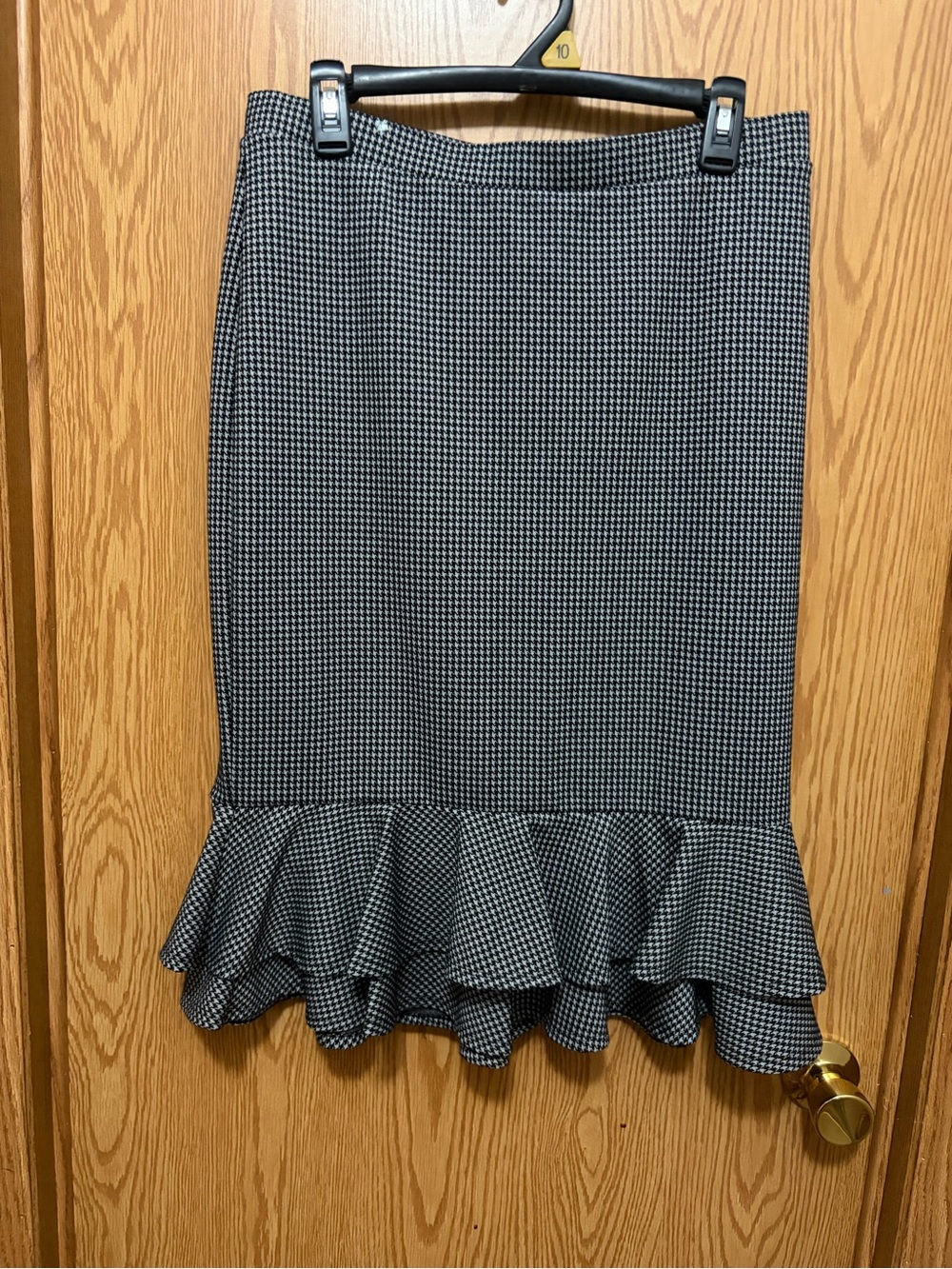 Cato Black & White Houndstooth Ruffle-Hem Pencil Skirt
